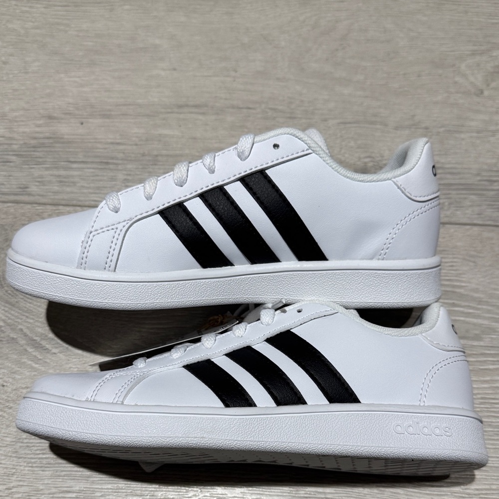 Adidas Grand Court Kids unisex White and Black Stripe Shoes. NEW with tag/box